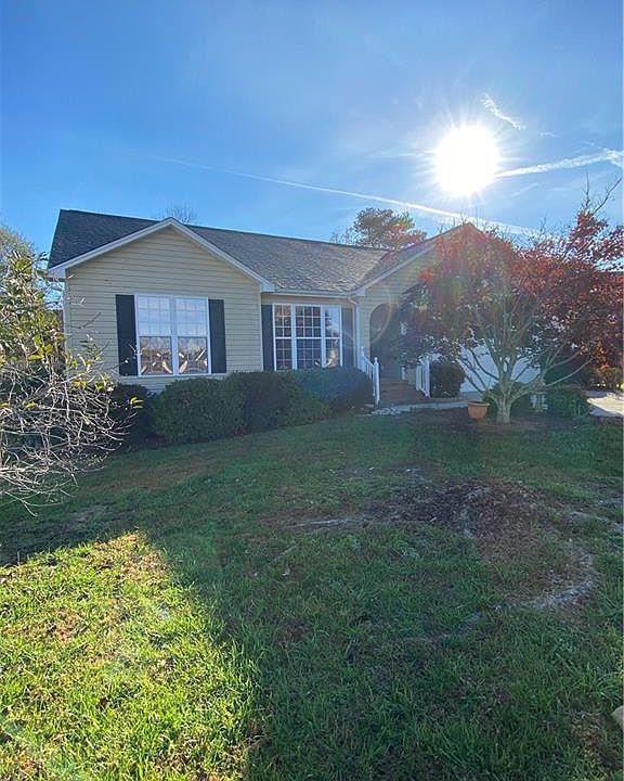 1st image of 3024 Hereford Ln