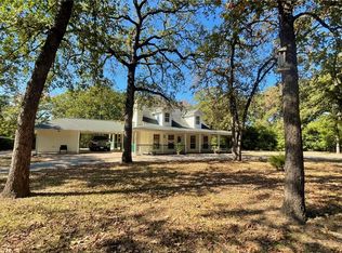 196 Woodland Dr, Hearne, TX 77859