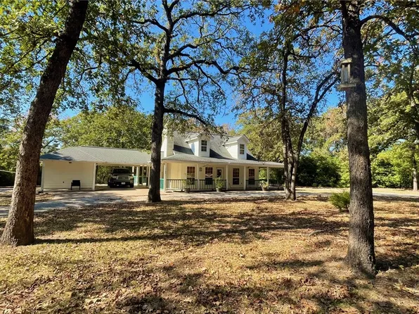 196 Woodland Dr, Hearne, TX 77859