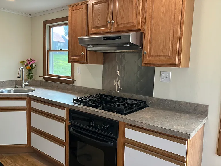 175 1st Crown Point Rd — Photo 17