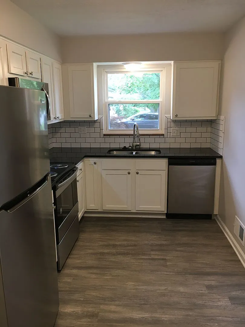 2 bed, 770 sqft, $1,395 — Photo 3