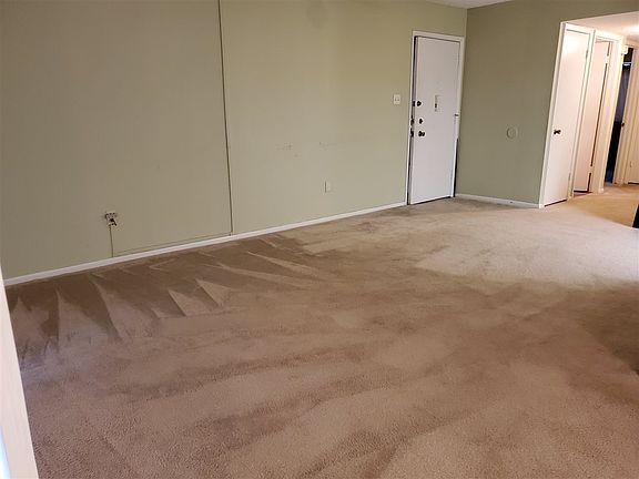 3rd image of 875 Creekside Dr #401
