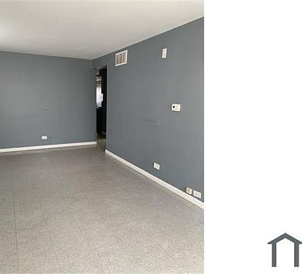 5th image of 2312 S Halsted St APT 1