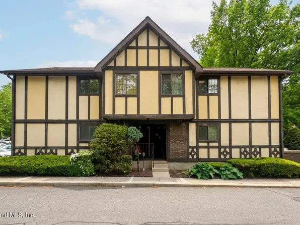 12 Elmwood Park Dr #A, Staten Island, NY 10314