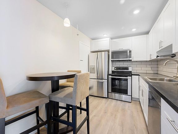 4th image of 400 Kings Point Drive #725