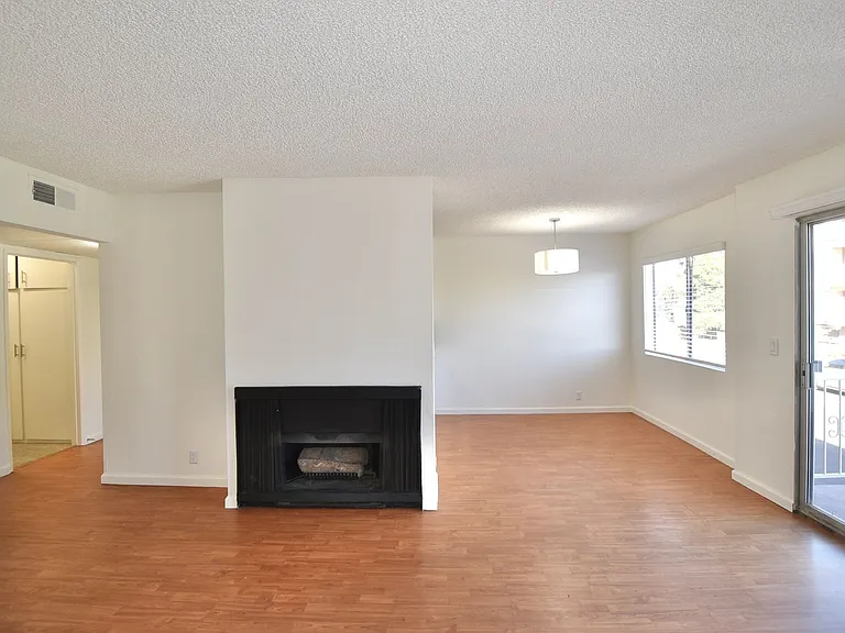 12241 Burbank Blvd — Photo 9