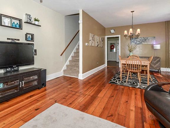 5th image of 601 E Walnut St