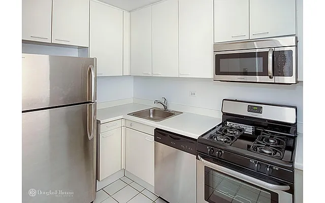 Rented by Douglas Elliman | media 14