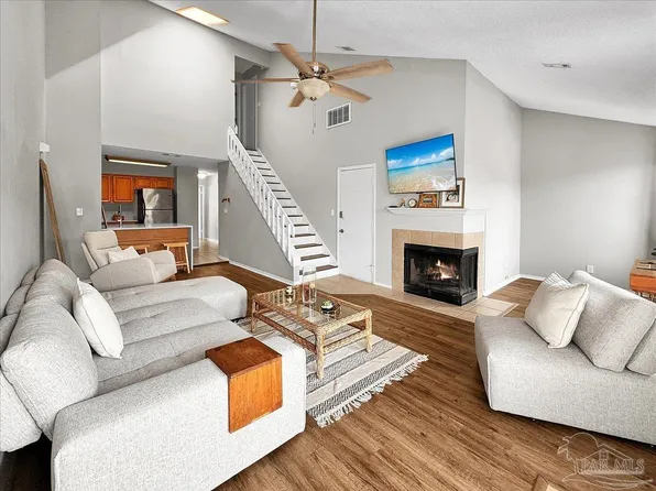 5001 Grande Dr APT 823, Pensacola, FL 32504