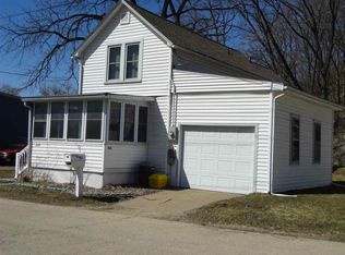 627 Louella Ln, Dubuque, IA 52001