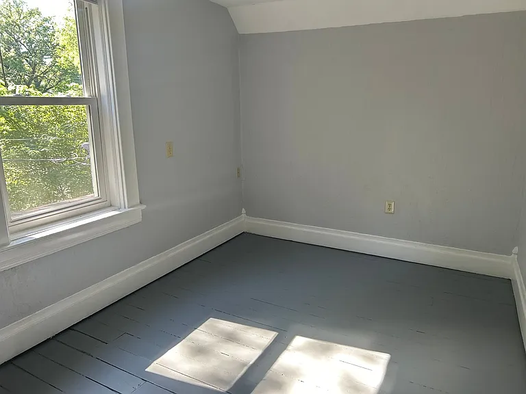 221 Vance St — Photo 6