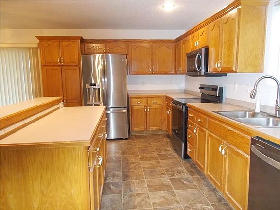 3rd image of 817 Clancy Ct