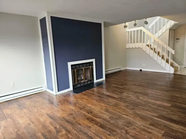 100 Kane St APT D11, West Hartford, CT 06119