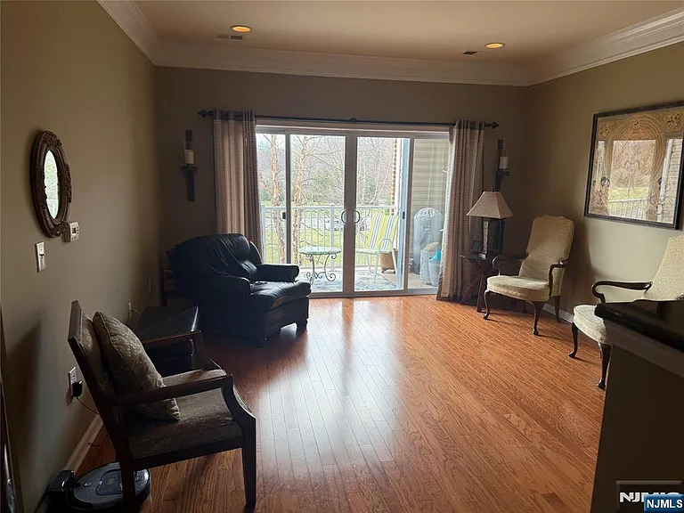 1118 Warrens Way — Photo 4