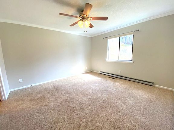 5th image of 19 Village Ct