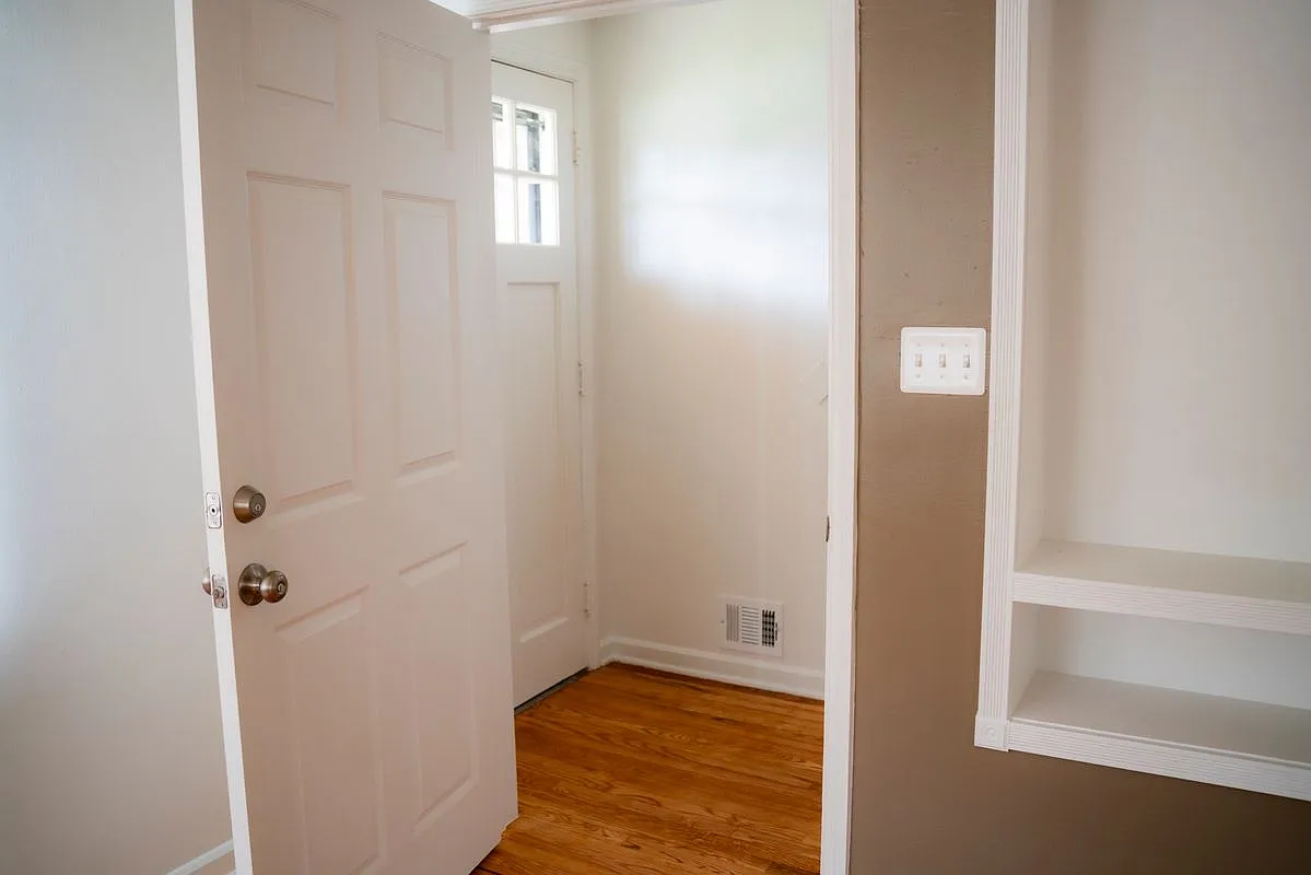 2 bed, 1.0 bath, 1146 sqft, $1,750 — Photo 2