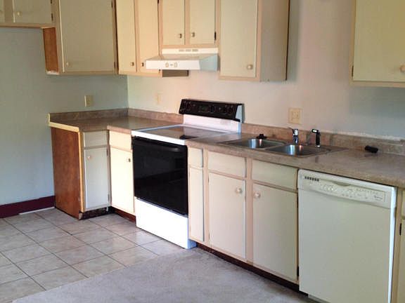 4th image of 308 W Douglas Ave