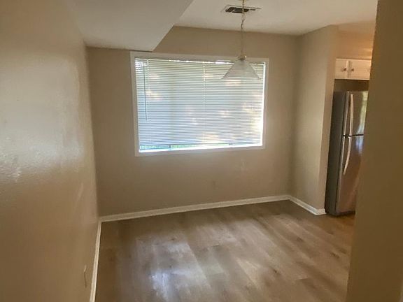 4th image of 1302 Merry Oaks Dr