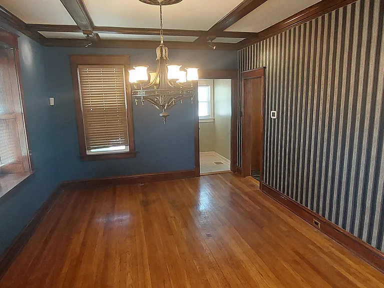 3112 Summit St — Photo 1
