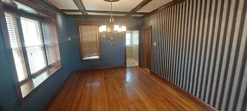 3112 Summit St Photo 1