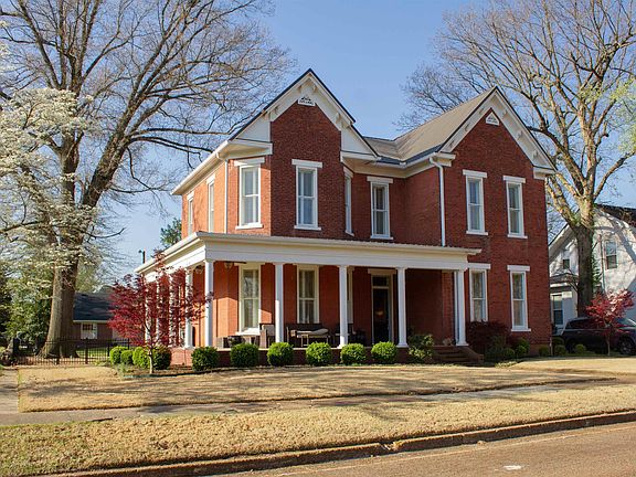 3rd image of 817 Exchange St