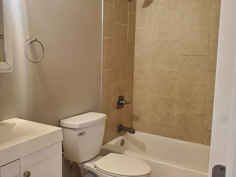 1136 Drew St — Photo 16