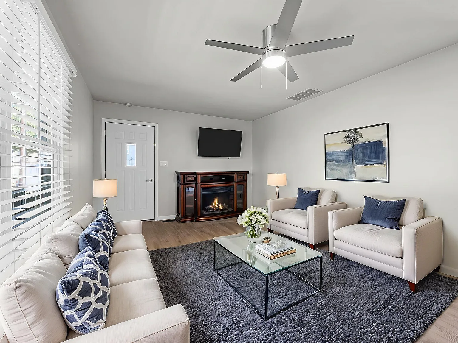 3 bed, 1166 sqft, $2,200 — Photo 2