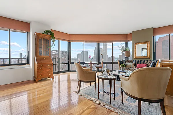 Sold by LG Fairmont Group | media 3