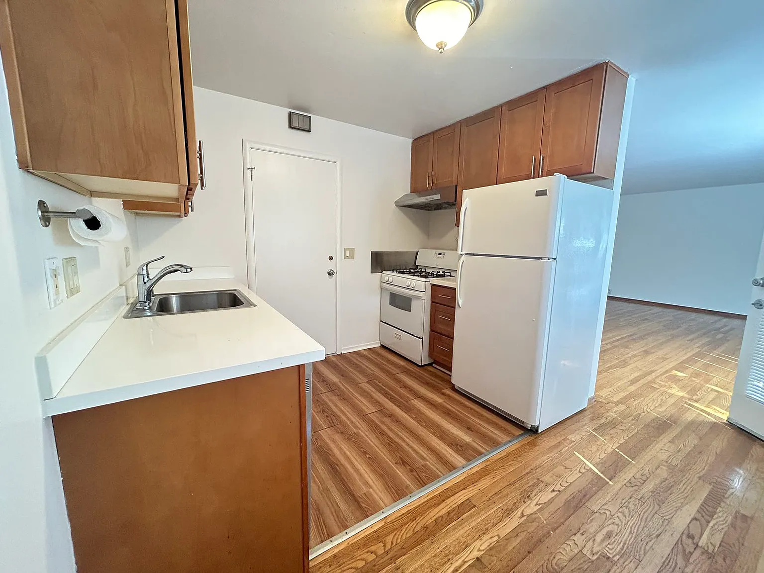 1 bed, 750 sqft, $2,950 — Photo 3