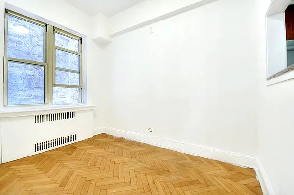 Rented by Urbane Brokerage | media 55