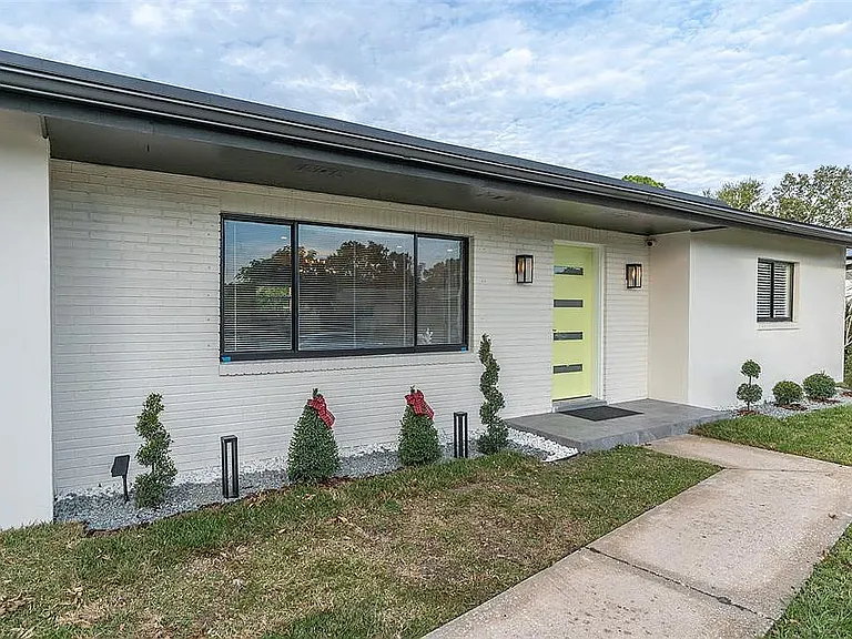 1654 Suffolk Dr — Photo 3