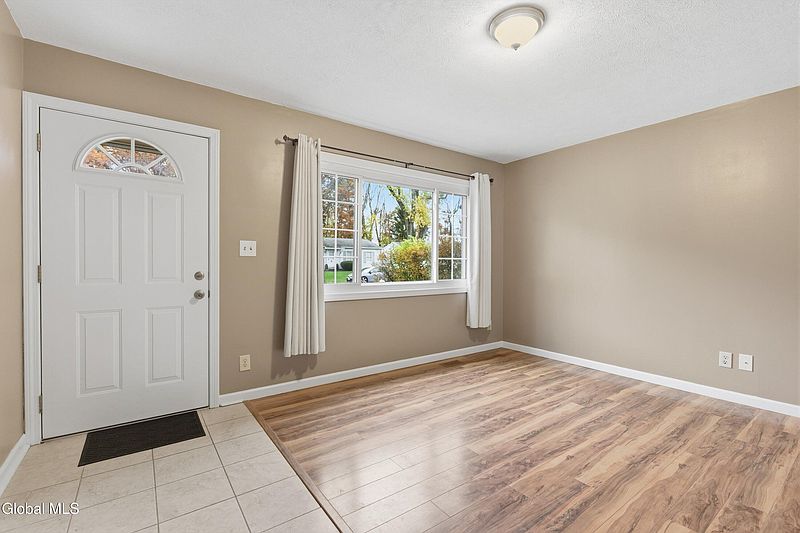 4th image of 20 Mildred Lane