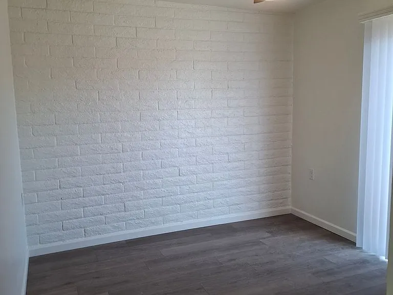 Taylor Heights Apartments — Photo 24
