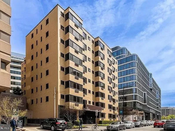 2141 I St NW APT 610, Washington, DC 20037