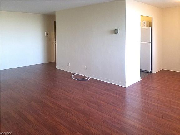 3rd image of 11850 Edgewater Dr APT 206