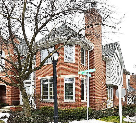 5936 N Sauganash Ln, Chicago, IL 60646 | Zillow