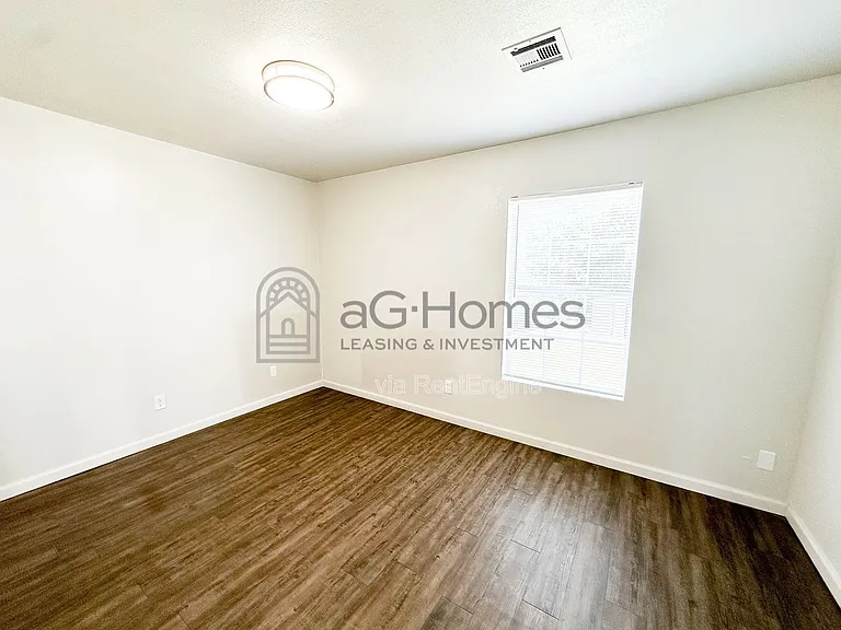 5617 N Donald Ave — Photo 6
