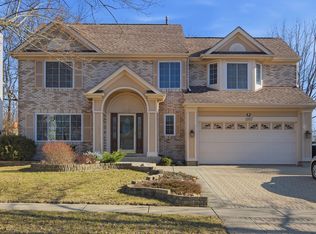 1107 Popes Creek Cir, Grayslake, IL 60030