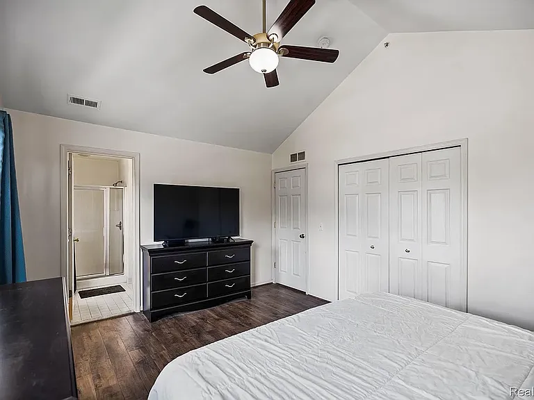 17200 Addington Dr — Photo 32