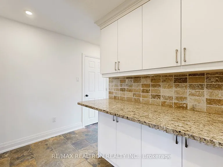 24 Fenelon Dr — Photo 22
