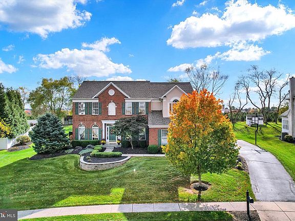 2nd image of 211 Paperbirch Dr