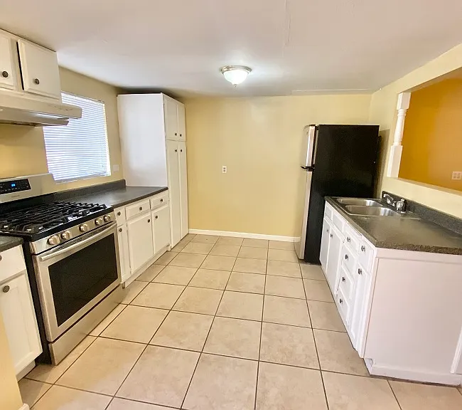 2152 S Maple Ave #B — Photo 6