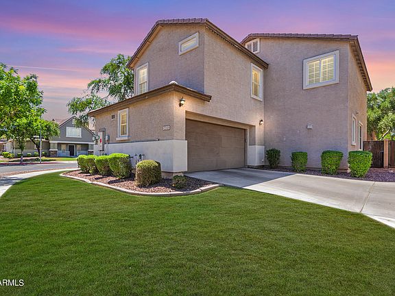3rd image of 2249 E SUNLAND Avenue