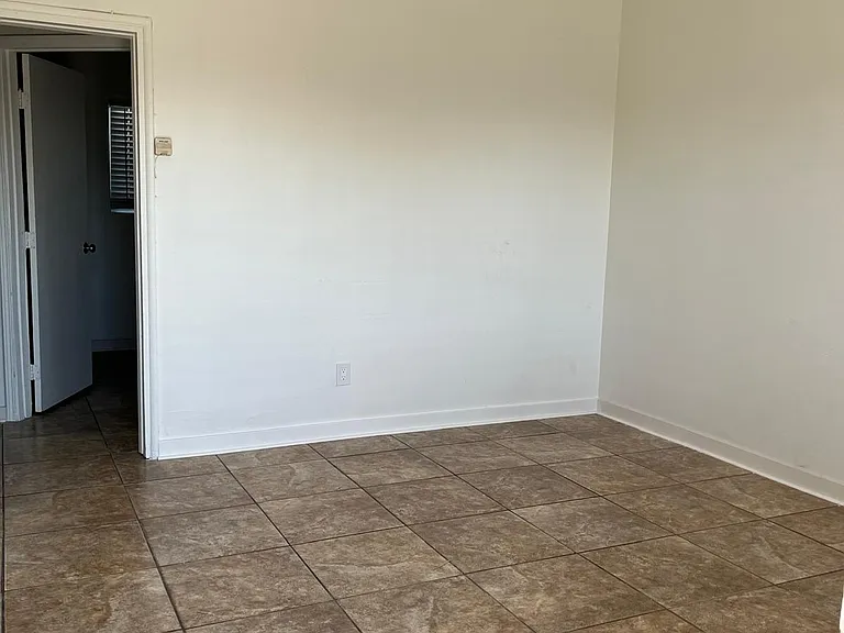 715 W Century Blvd #2 — Photo 5