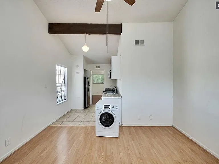 1010 W 23rd St #12 — Photo 6
