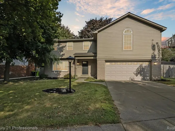 910 Jeffrey Dr, Northville, MI 48167