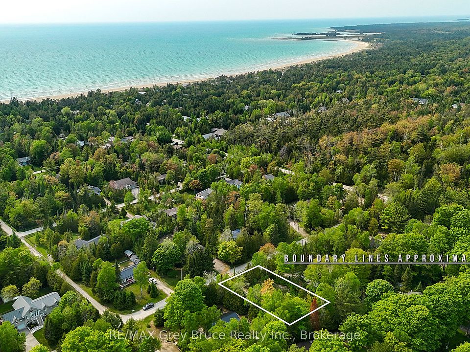 1st image of 425 Dufferin Ave