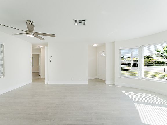 4th image of 323 NW Spanish River Blvd