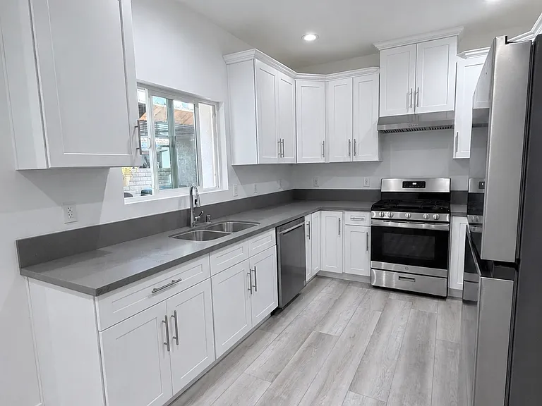 13109 Estes Cir — Photo 2