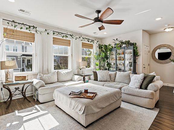3rd image of 213 Winding River Dr